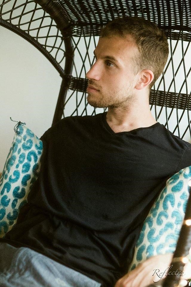 10 Tinder Picture Tips - Tips for Male Profile Photos on Tinder